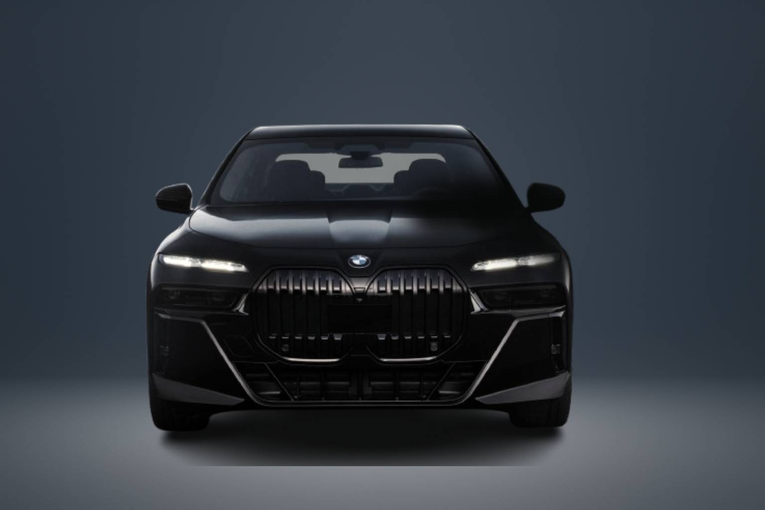 بي إم دبليو الفئة السابعة — منظر جانبي