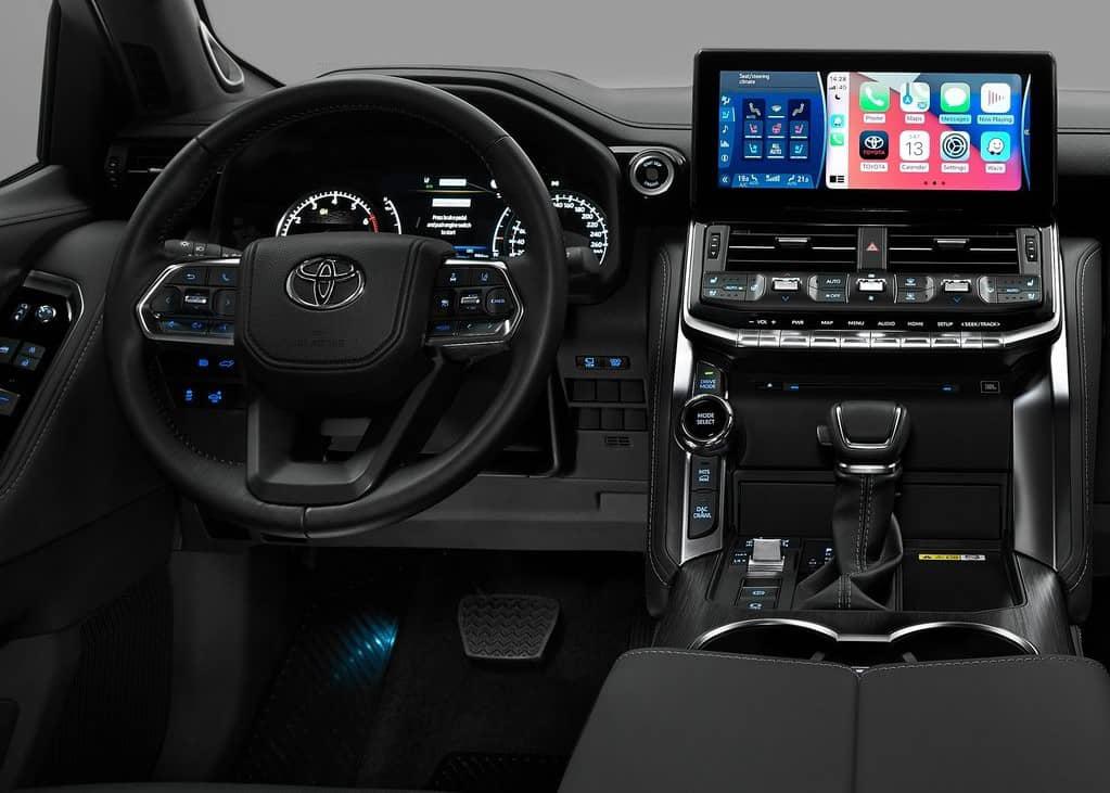 تويوتا لاندكروزر — المقصورة الأمامية